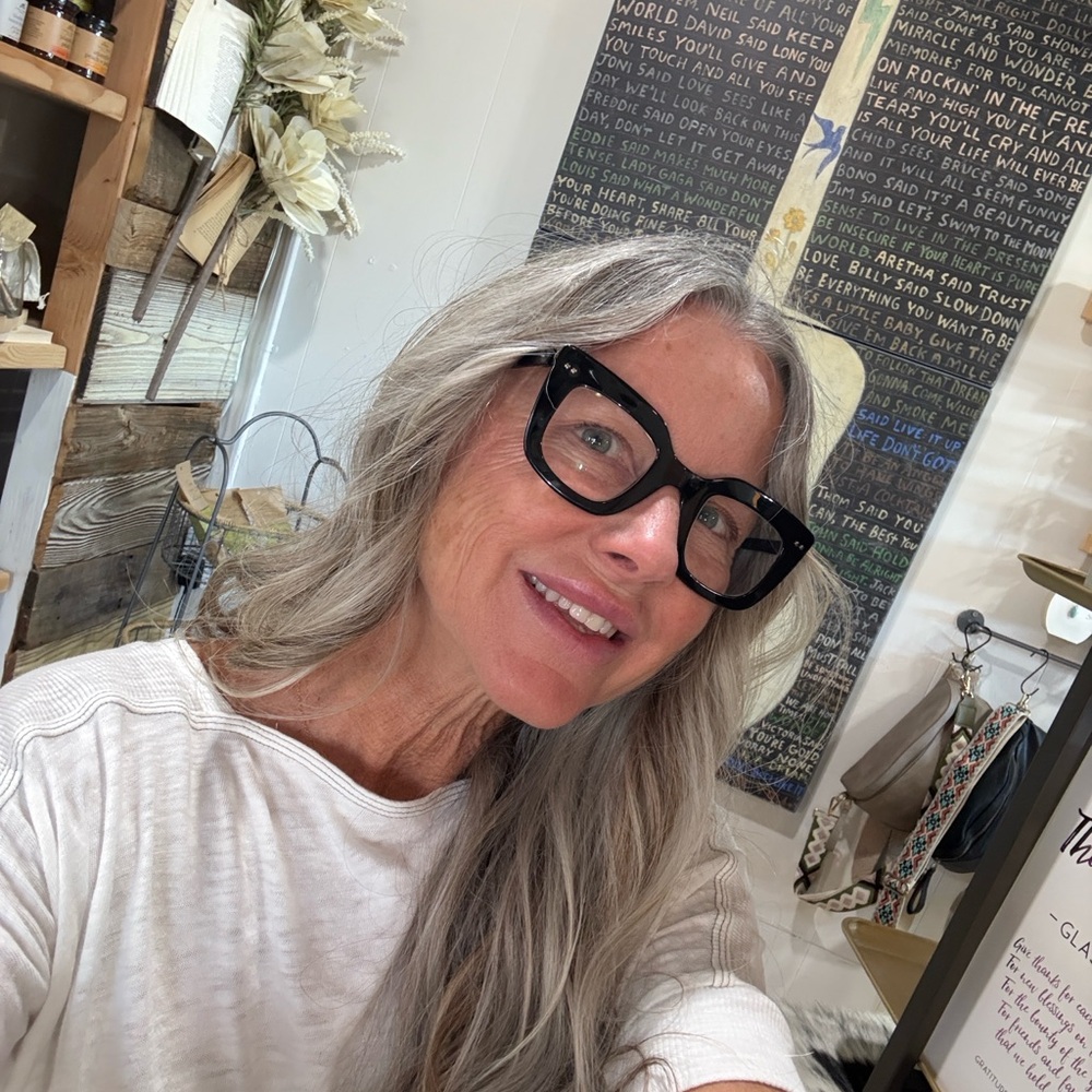 Meet your Posher, Julie